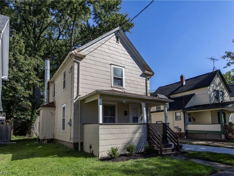2221 10th Street SW, Akron, OH 44314 Photo 2