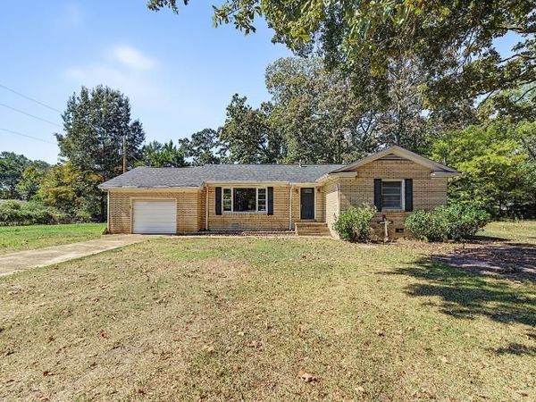 301 1st St., Houston, MS 38851