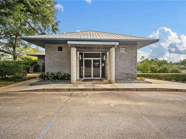 1132 Hillcrest Road , Mobile, AL 36695