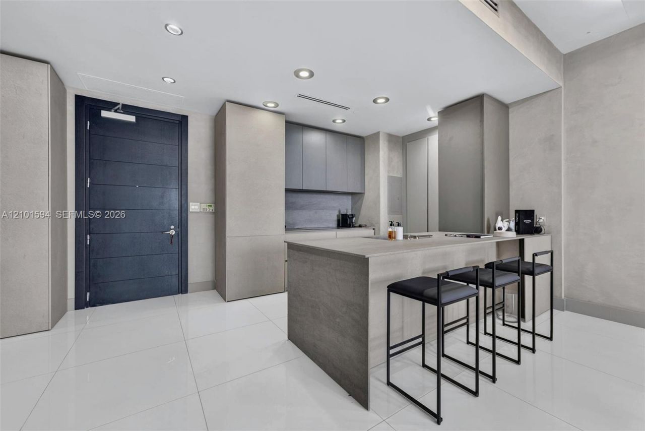 200 Biscayne Boulevard Way , Unit 5010, Miami, FL 33131 Photo