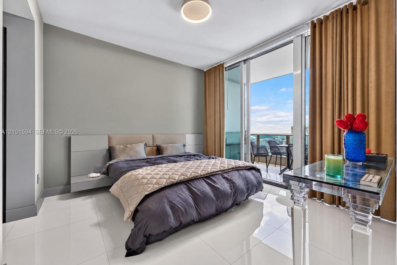 200 Biscayne Boulevard Way , Unit 5010, Miami, FL 33131 Photo