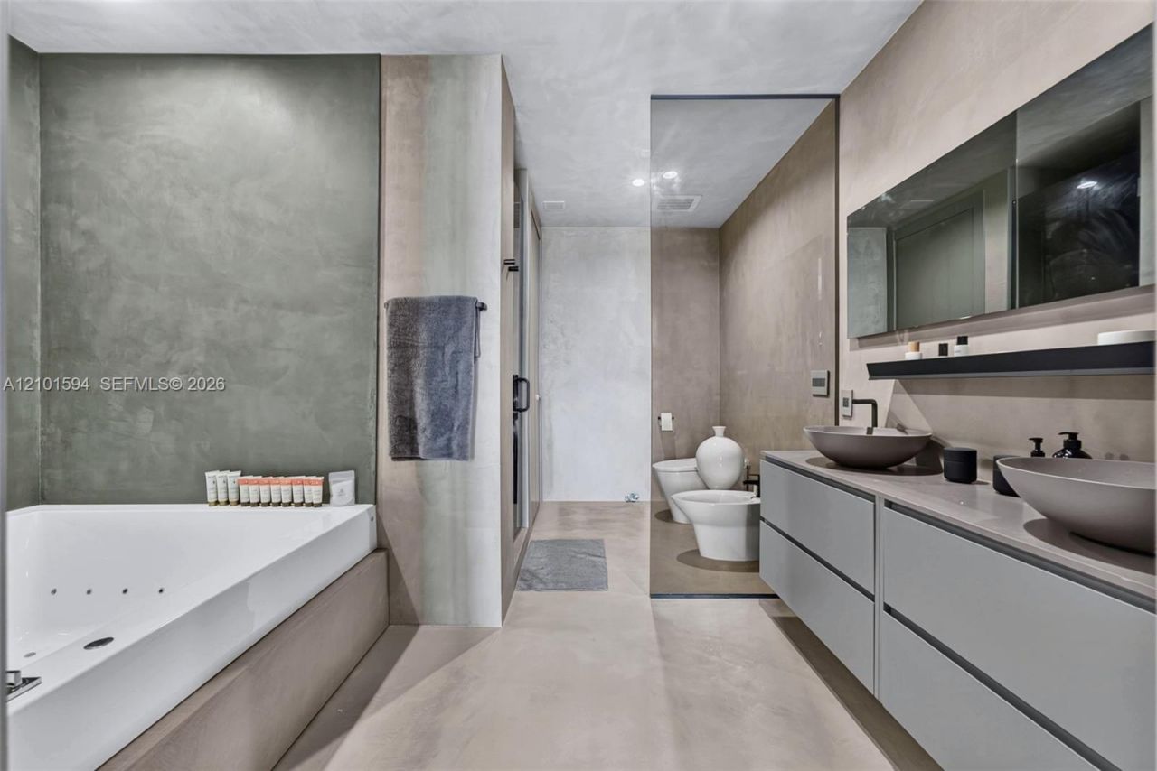 200 Biscayne Boulevard Way , Unit 5010, Miami, FL 33131 Photo