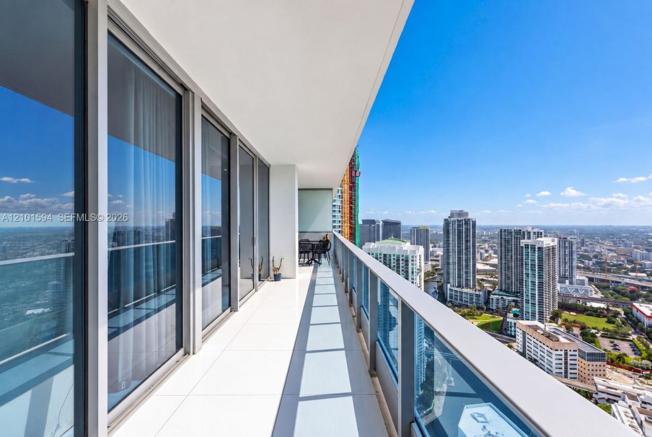 200 Biscayne Boulevard Way , Unit 5010, Miami, FL 33131 Photo