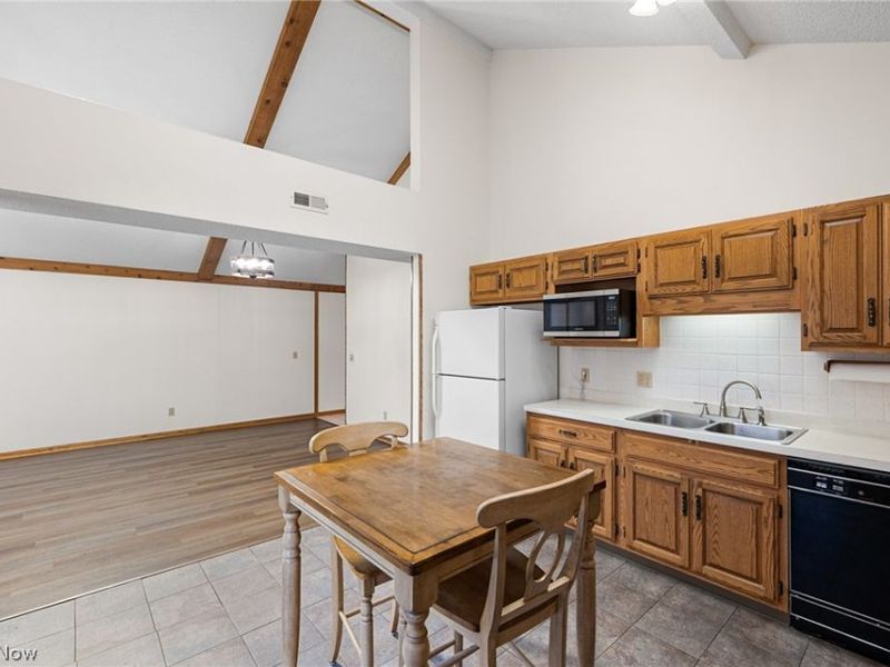 52 Pinewood Drive, Medina, OH 44256 Photo 8