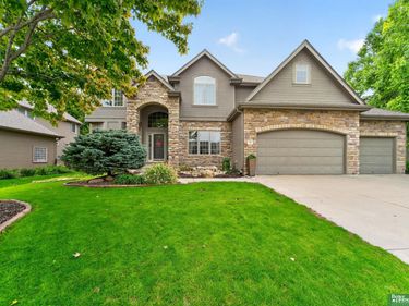 713 S 197 Street, Omaha, NE 68022