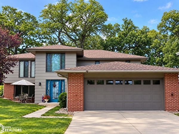 1810 W 5th Avenue N, Clear Lake, IA 50428