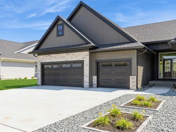 1046 Highland Trl, Solon, IA 52333
