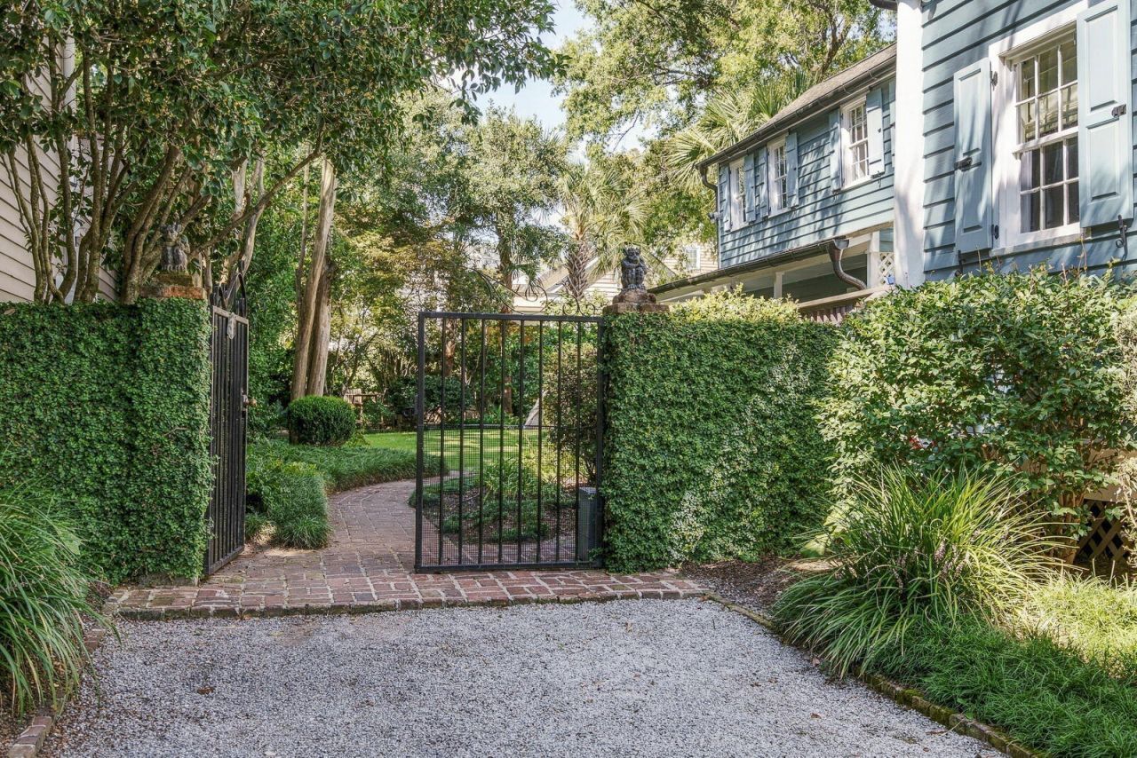 66 Warren Street Photo 32