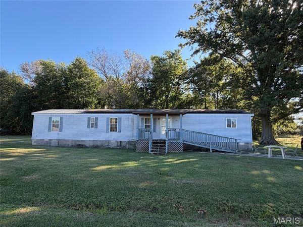 324 S Main Street , St Elmo, IL 62458
