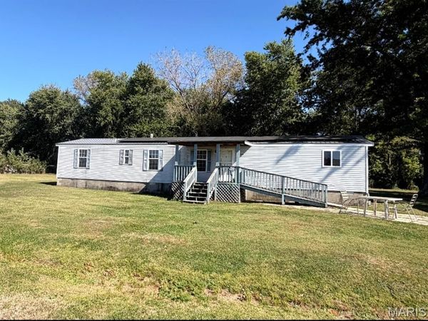 324 S Main Street , St Elmo, IL 62458