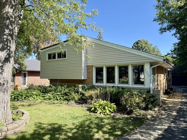 1235 Ferndale Avenue , Highland Park, IL 60035
