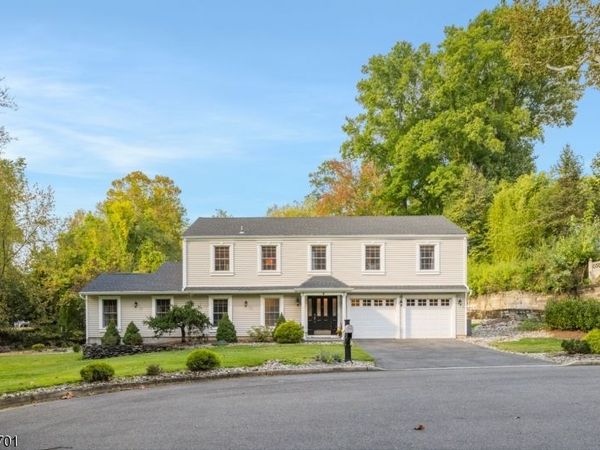38 Esplanade Dr, Hillsdale, NJ 07642