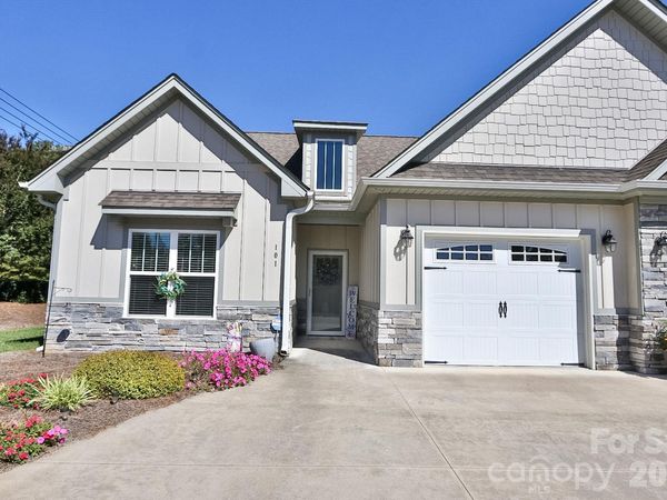 101 Parkview Drive, Yadkinville, NC 27055