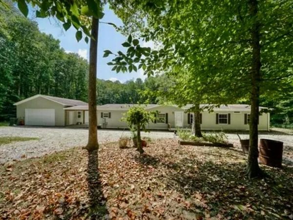 45 Butch Smith Ln., Byrdstown, TN 38549
