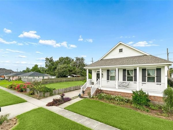 1324 PERRIN Drive , Arabi, LA 70032