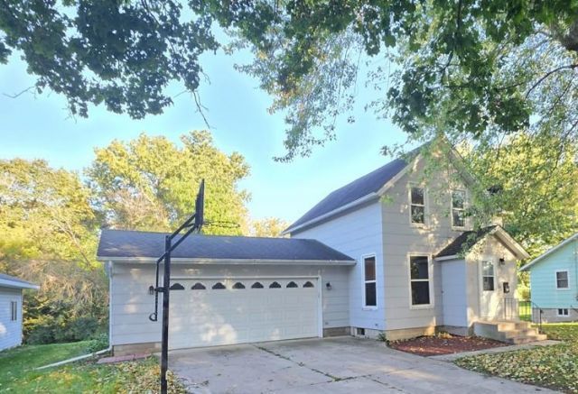 207 Willow Avenue, Owatonna, MN 55060 Main Photo