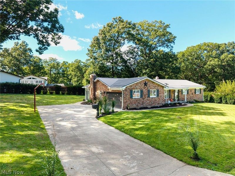 130 E Wellock Drive, Akron, OH 44319 Photo 2