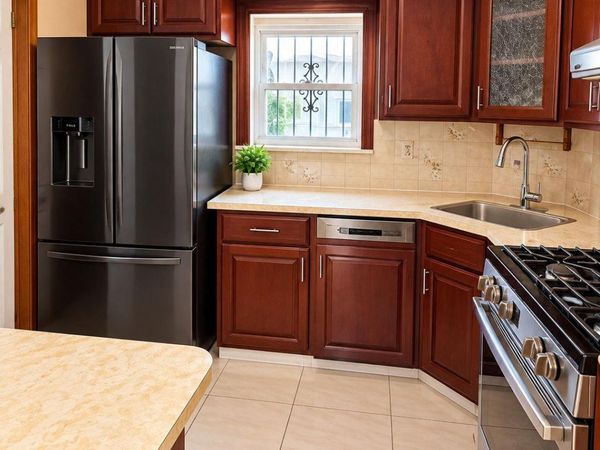 690 E 240th Street , Bronx, NY 10470
