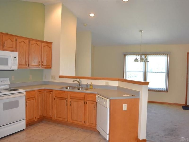 2104 Indian Ridge Drive, Piqua, OH 45356 Photo 5