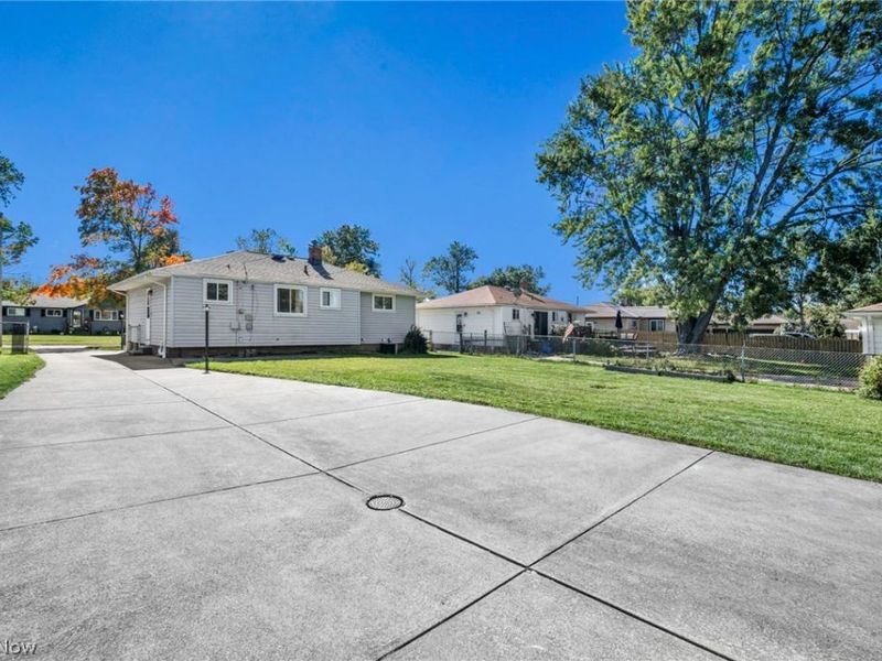 9102 Harrow Drive, Parma, OH 44129 Photo 34