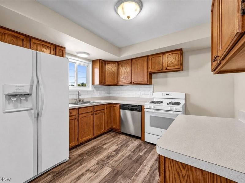 9102 Harrow Drive, Parma, OH 44129 Photo 4