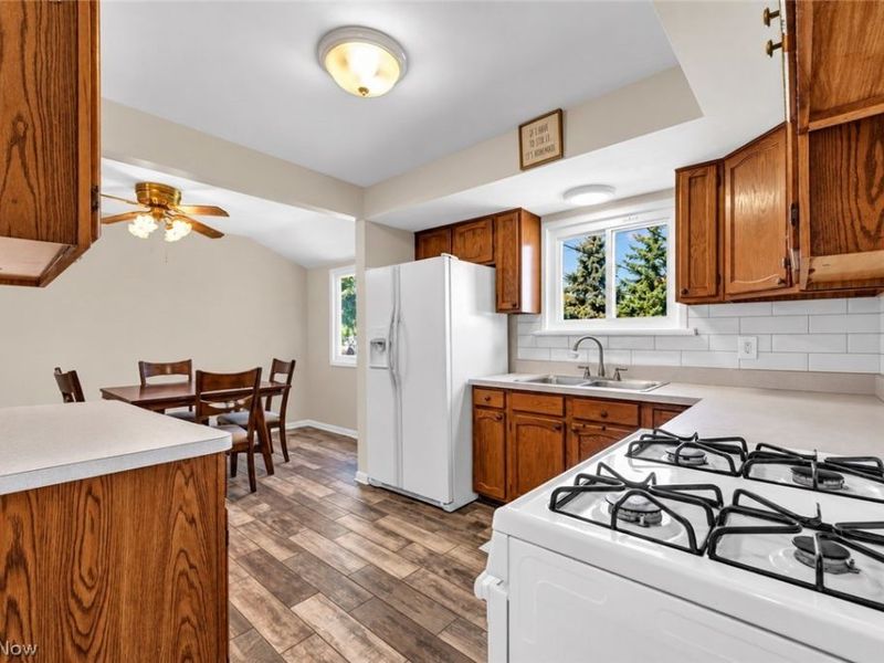 9102 Harrow Drive, Parma, OH 44129 Photo 5