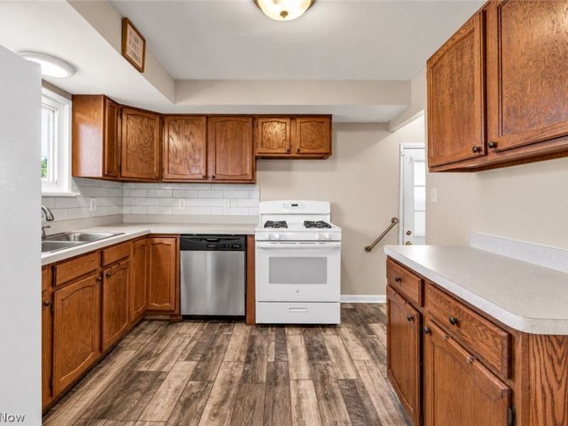 9102 Harrow Drive, Parma, OH 44129 Photo 6