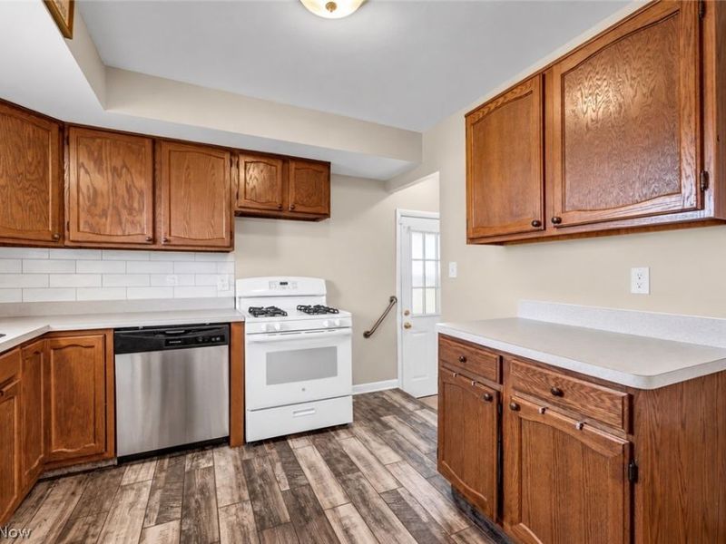 9102 Harrow Drive, Parma, OH 44129 Photo 7