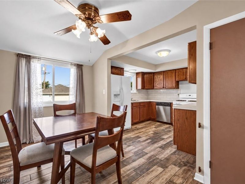 9102 Harrow Drive, Parma, OH 44129 Photo 9