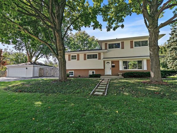 555 Lowden Avenue, Glen Ellyn, IL 60137