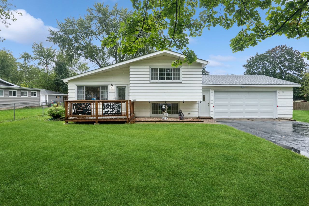 1233 N Lake Shore Drive, Round Lake Beach, IL 60073 Main Photo
