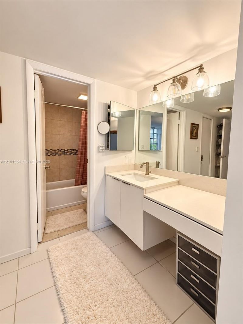 3101 N Country Club Dr , Unit 307, Aventura, FL 33180 Photo