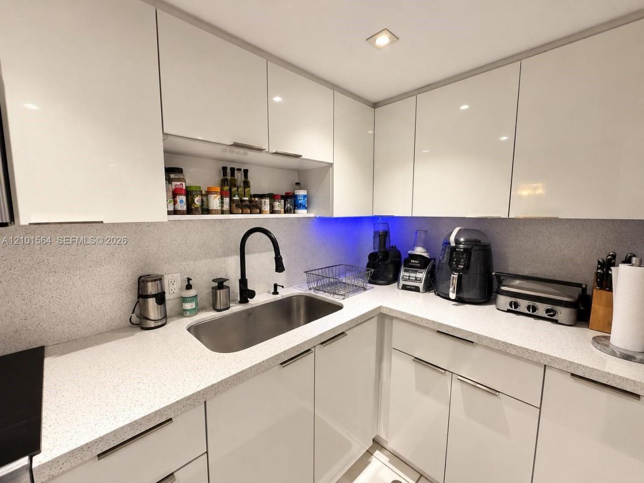 3101 N Country Club Dr , Unit 307, Aventura, FL 33180 Photo