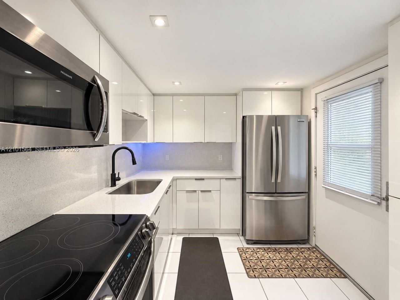 3101 N Country Club Dr , Unit 307, Aventura, FL 33180 Photo