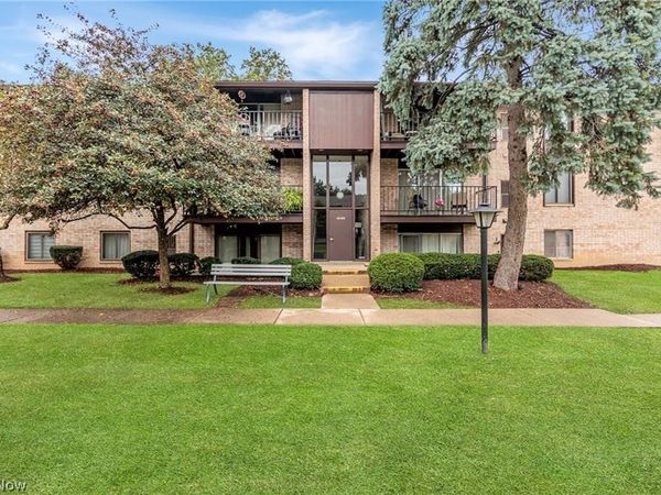 16480 Heather Lane , Unit 303, Middleburg Heights, OH 44130