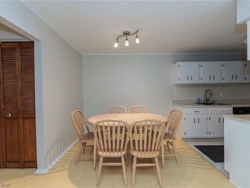 16480 Heather Lane, Unit 303, Middleburg Heights, OH 44130 Photo 11