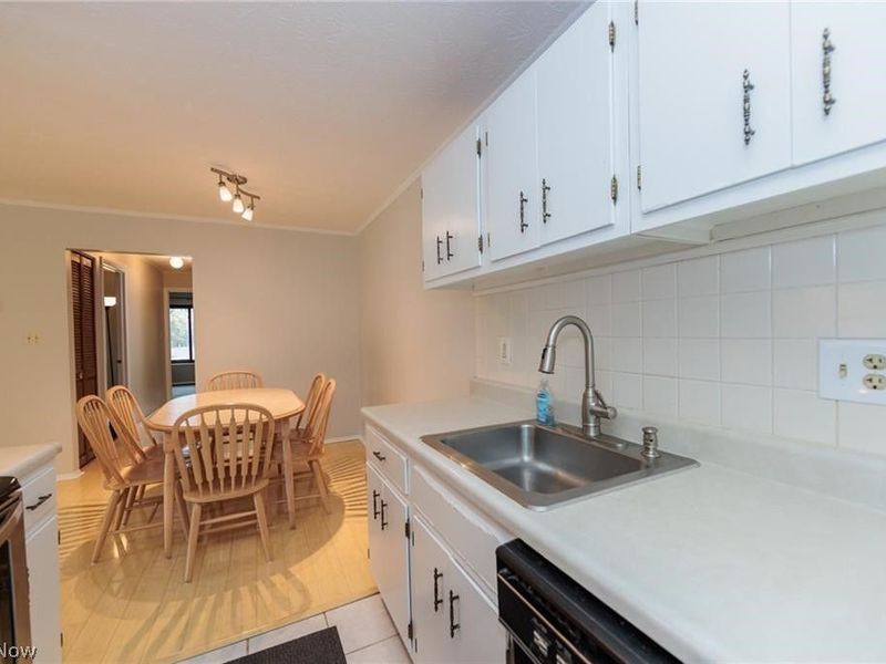 16480 Heather Lane, Unit 303, Middleburg Heights, OH 44130 Photo 16