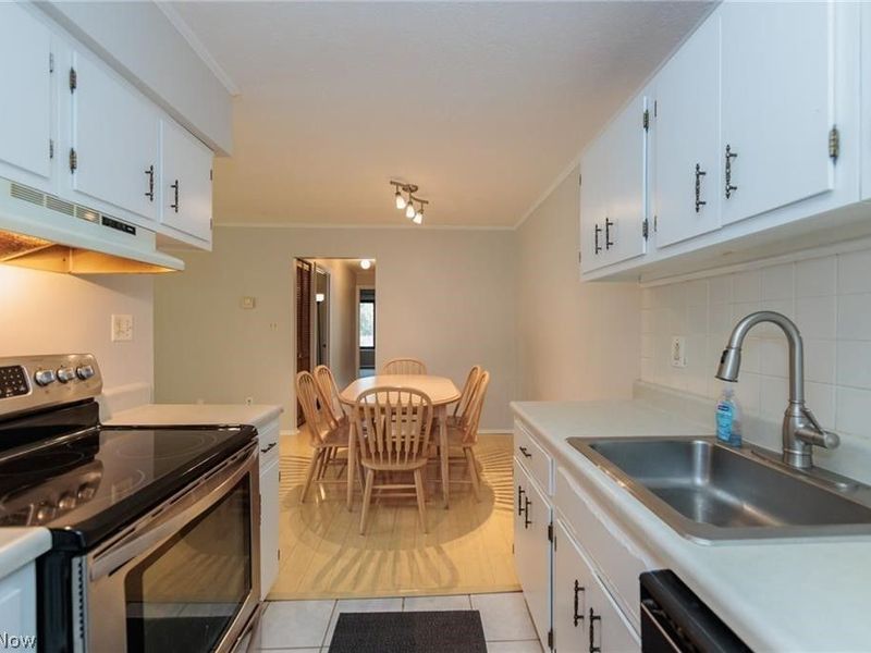 16480 Heather Lane, Unit 303, Middleburg Heights, OH 44130 Photo 17
