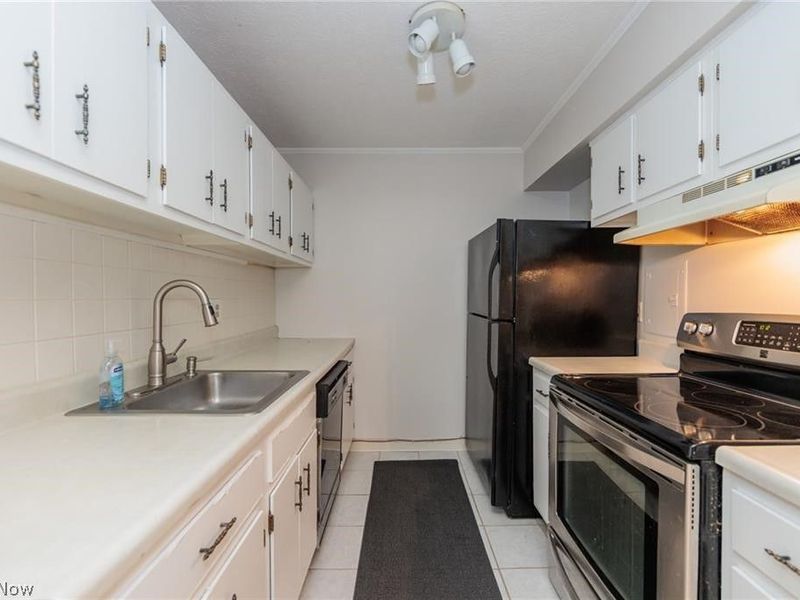 16480 Heather Lane, Unit 303, Middleburg Heights, OH 44130 Photo 20