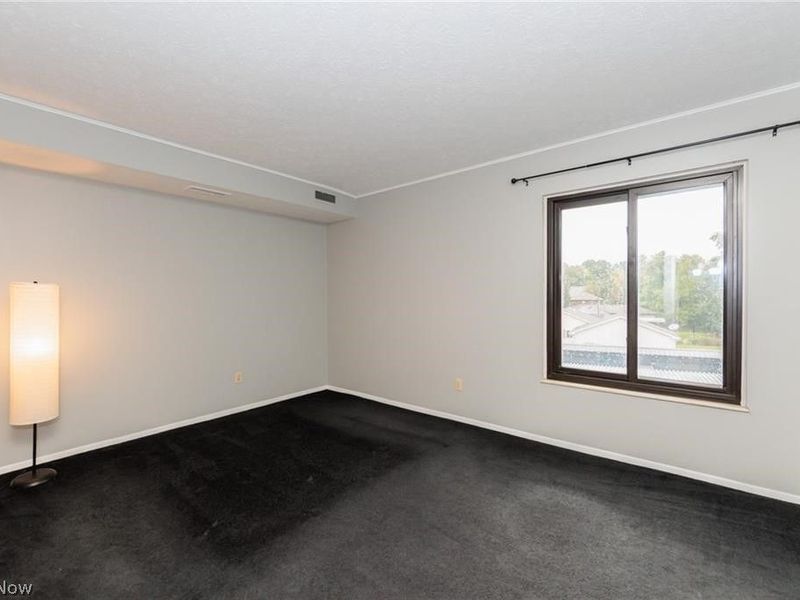 16480 Heather Lane, Unit 303, Middleburg Heights, OH 44130 Photo 25