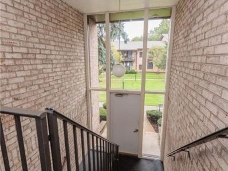 16480 Heather Lane, Unit 303, Middleburg Heights, OH 44130 Photo 3