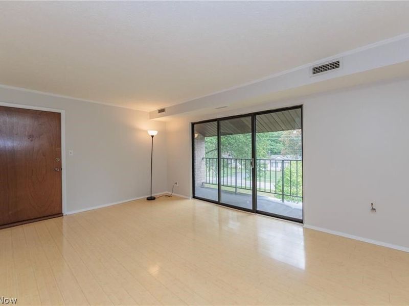 16480 Heather Lane, Unit 303, Middleburg Heights, OH 44130 Photo 5