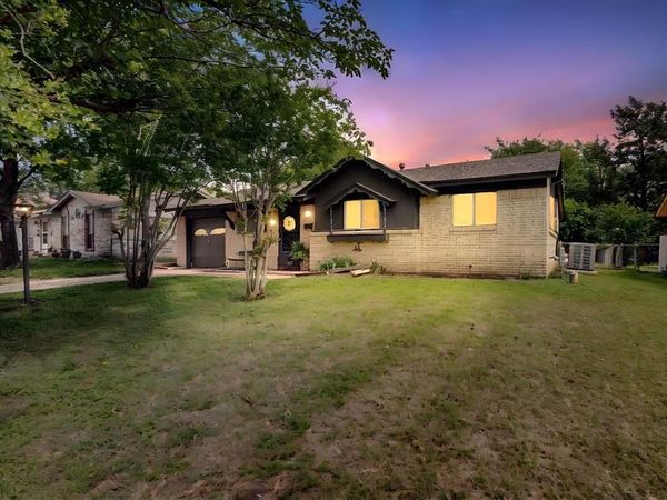 304 NW Summercrest Boulevard, Burleson, TX 76028