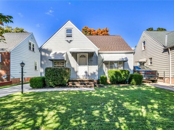9010 Pinegrove Avenue, Parma, OH 44129