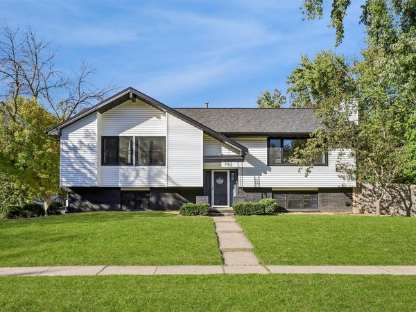 1607 Rio Valley Drive, Clive, IA 50325
