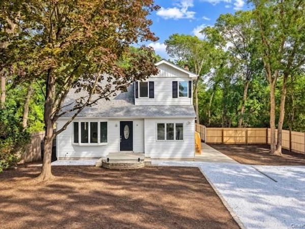 34 Pinelawn Avenue , Shirley, NY 11967