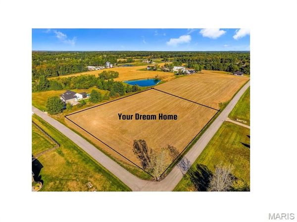 141 Michaelangelo Dr, Moscow Mills, MO 63362