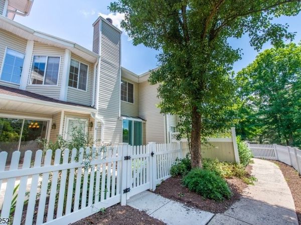 4 Danbury Ct, Bedminster, NJ 07921