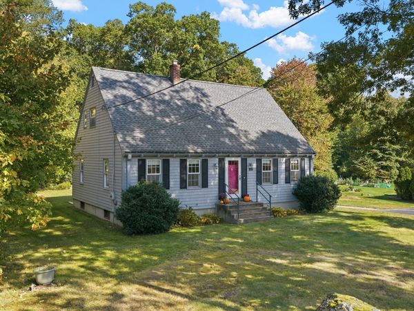 86 Delmage Rd, Swansea, MA 02777