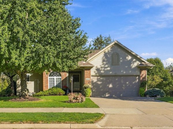 2255 Pembrokeshire Drive , Coralville, IA 52241